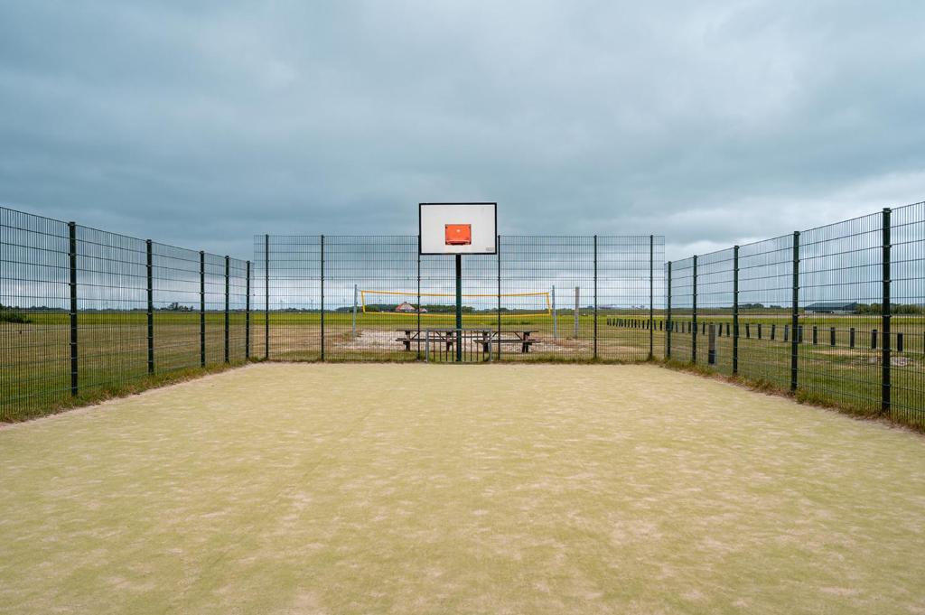Tenis a/nebo squash v ubytování Glamping Callantsoog nebo okolí