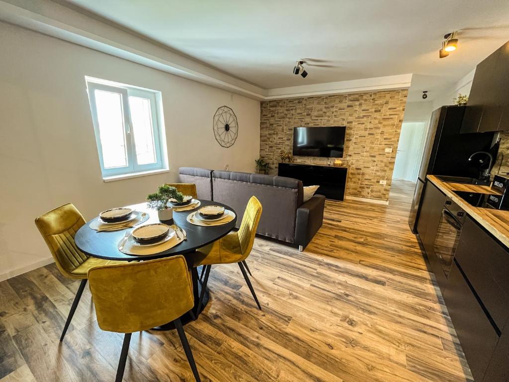 Golden Elio Apartment