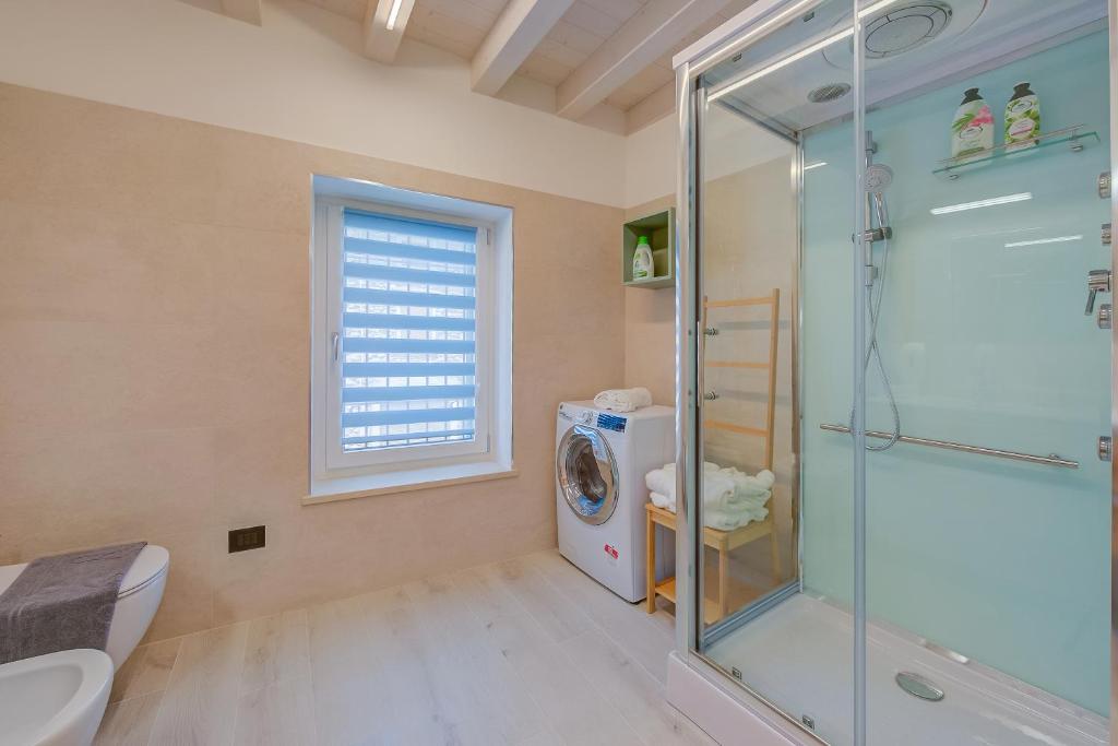 Koupelna v ubytování Tulipano Apt - Palazzo Palermo 1817 - Happy Rentals