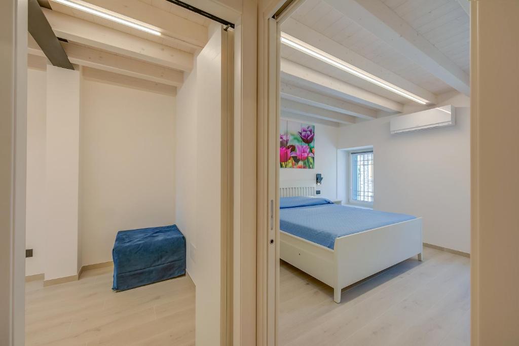 Postel nebo postele na pokoji v ubytování Tulipano Apt - Palazzo Palermo 1817 - Happy Rentals