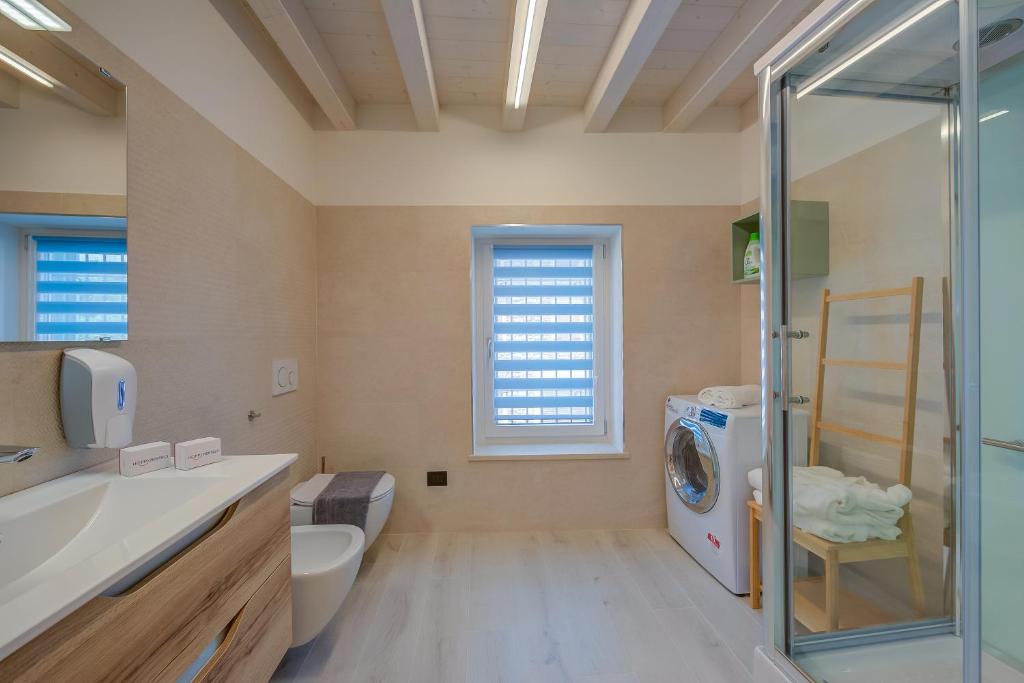 Koupelna v ubytování Tulipano Apt - Palazzo Palermo 1817 - Happy Rentals