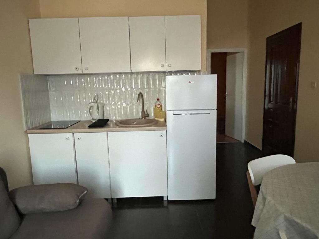 Kuchyňa alebo kuchynka v ubytovaní Apartmani Meštrović