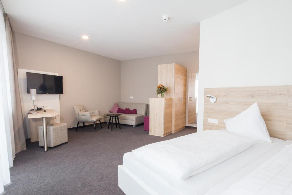 Postel nebo postele na pokoji v ubytování Hotel Jägerhaus