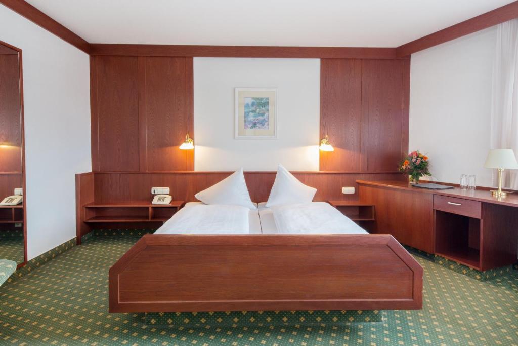Postel nebo postele na pokoji v ubytování Hotel Jägerhaus