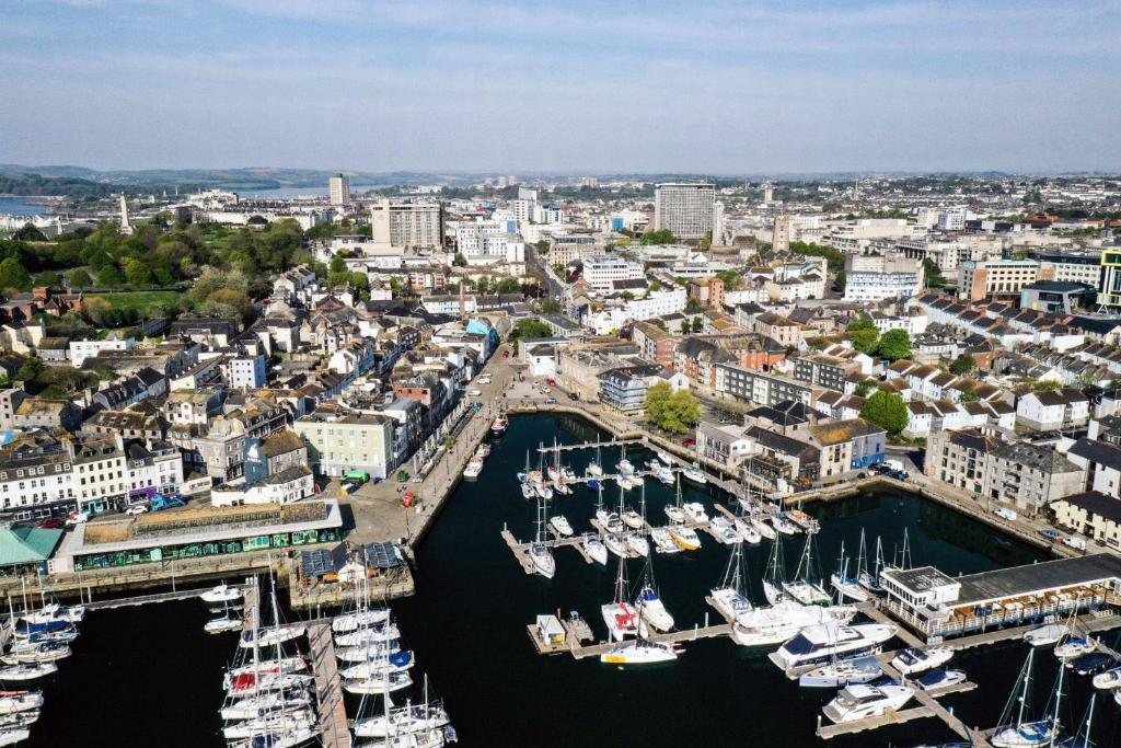 Fotografie z fotogalerie ubytování Seascape Penthouse with Free Parking v destinaci Plymouth