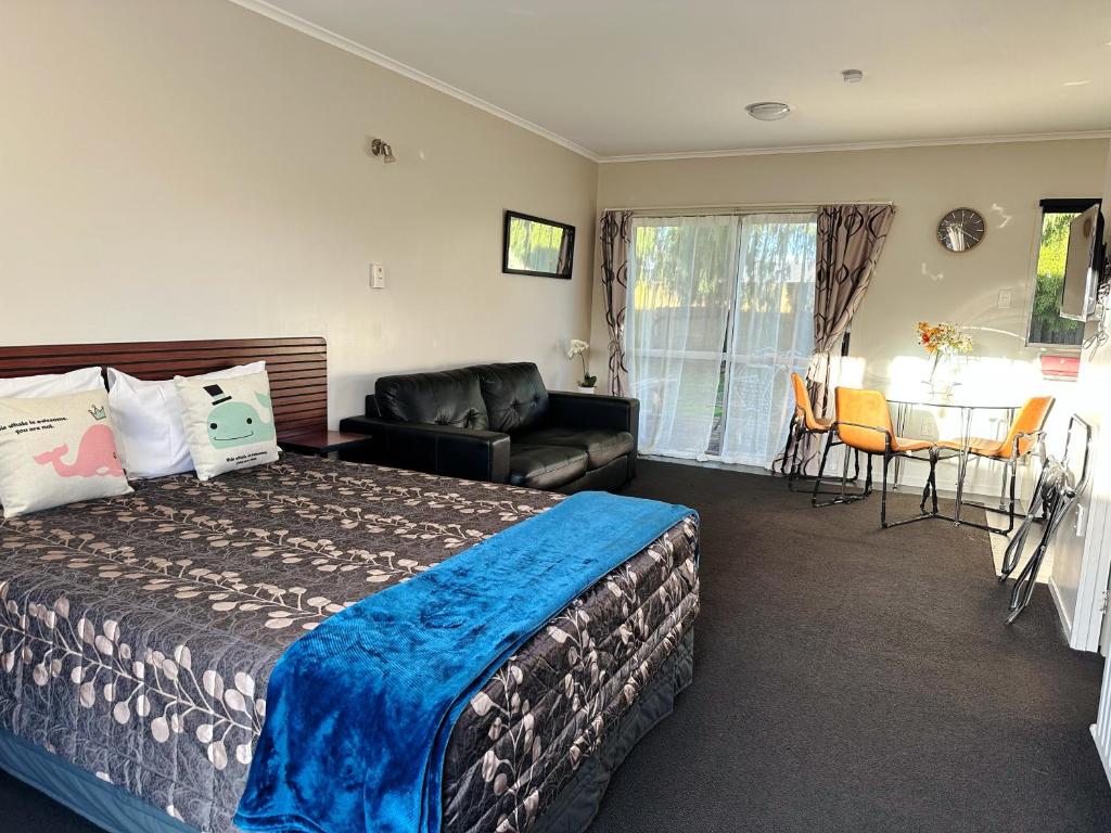 
Deluxe One-Bedroom Apartment
