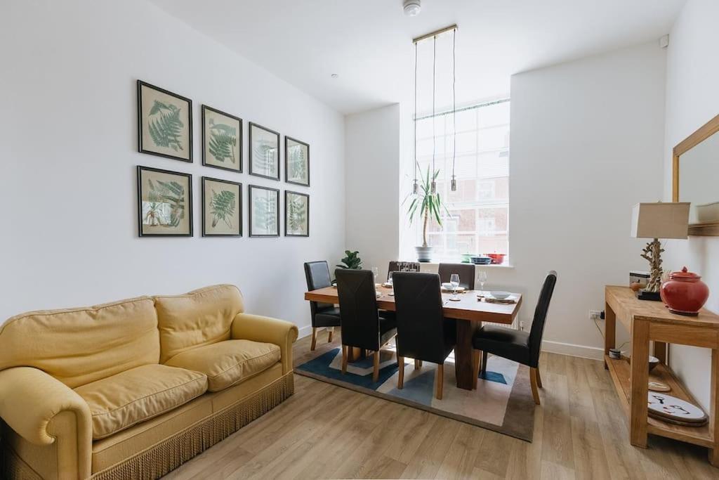 Istumisnurk majutusasutuses BOBBIN ROW - Grade 2 Listed Property with a Beautiful Design with Access to Leeds