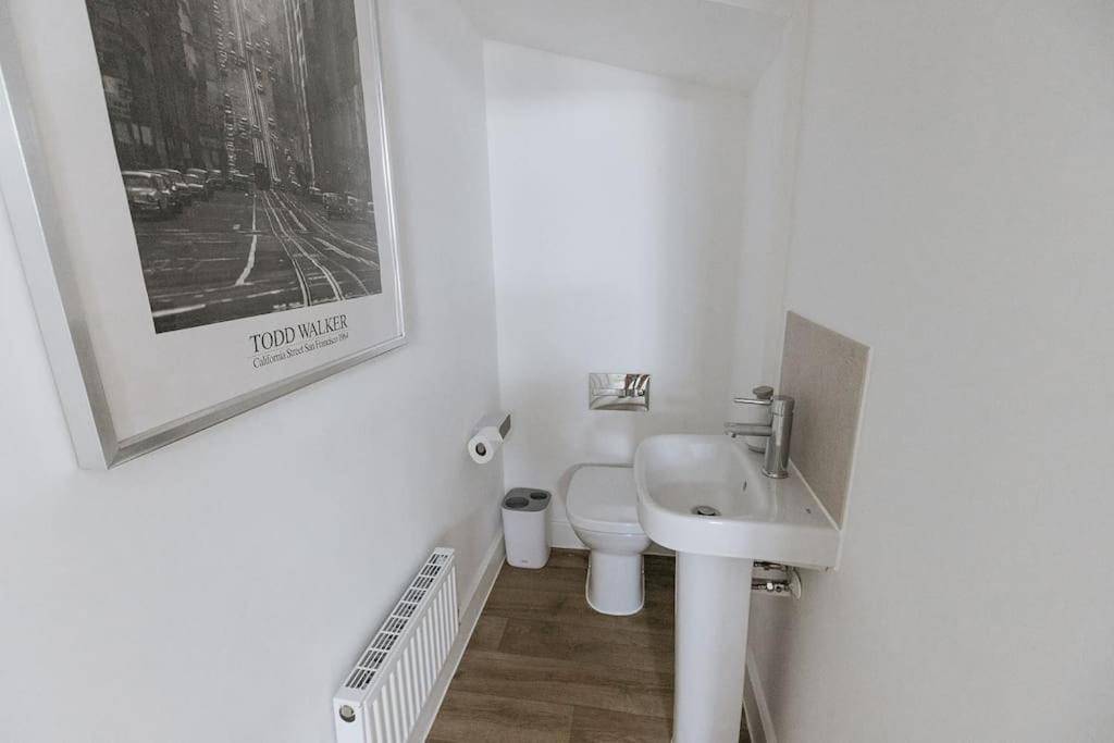 Vannituba majutusasutuses BOBBIN ROW - Grade 2 Listed Property with a Beautiful Design with Access to Leeds