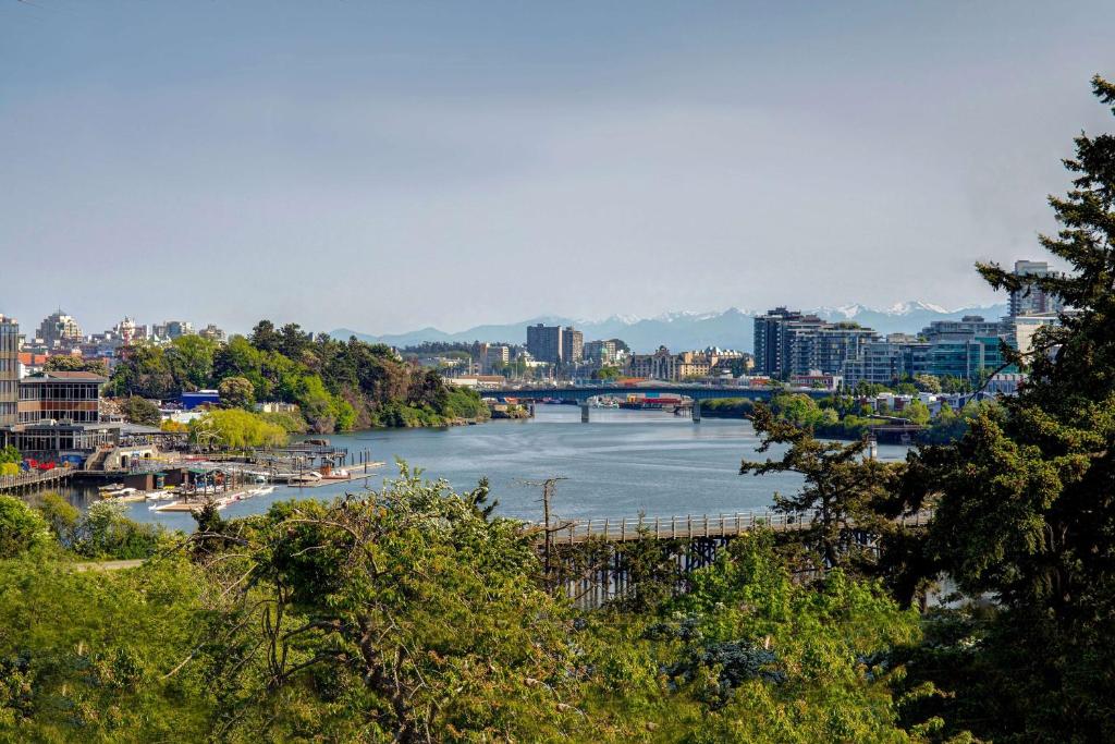 Days Inn by Wyndham Victoria Uptown - Resim 8