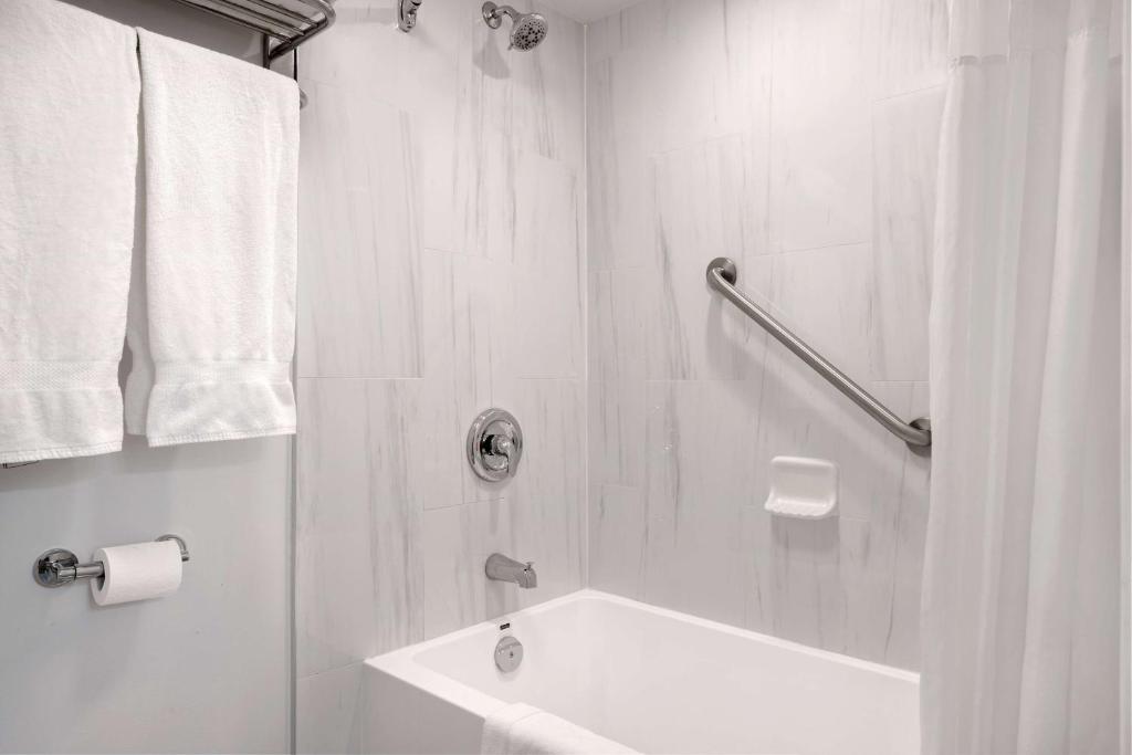 Days Inn by Wyndham Victoria Uptown - Resim 30