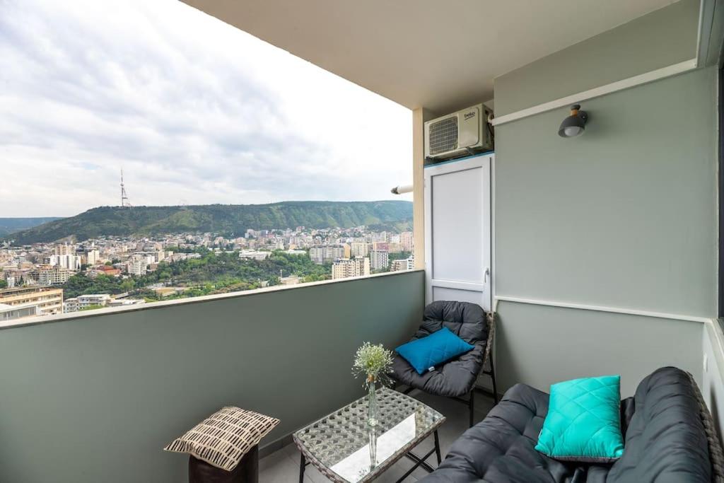 فضای داخلی Cozy Berbuki Apartment در تفلیس - تصویر ۳