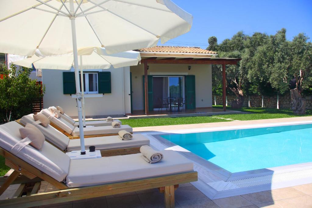 Bazén v ubytování Lefkogea Villas & Apartments nebo v jeho okolí