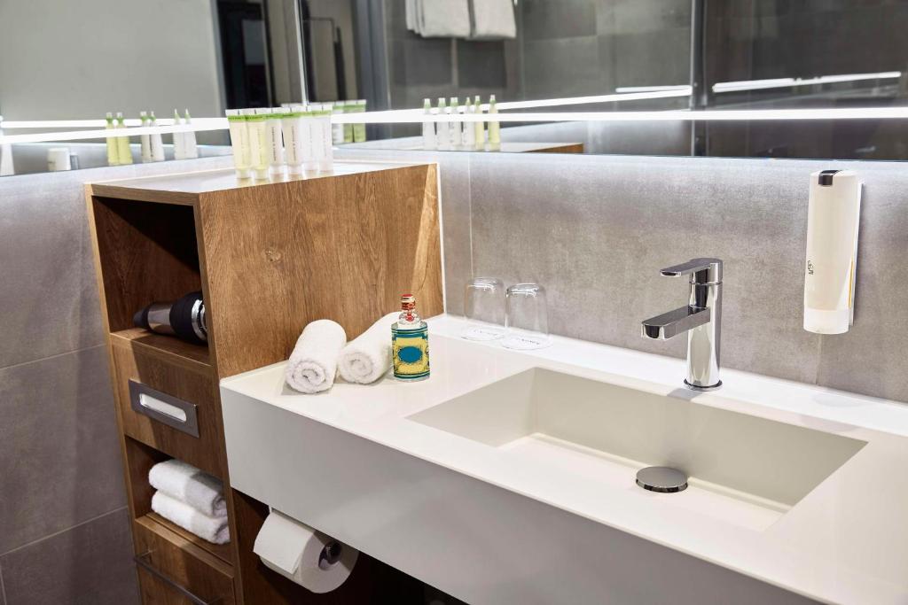 Lindner Hotel Cologne City Plaza, part of JdV by Hyatt - Resim 11