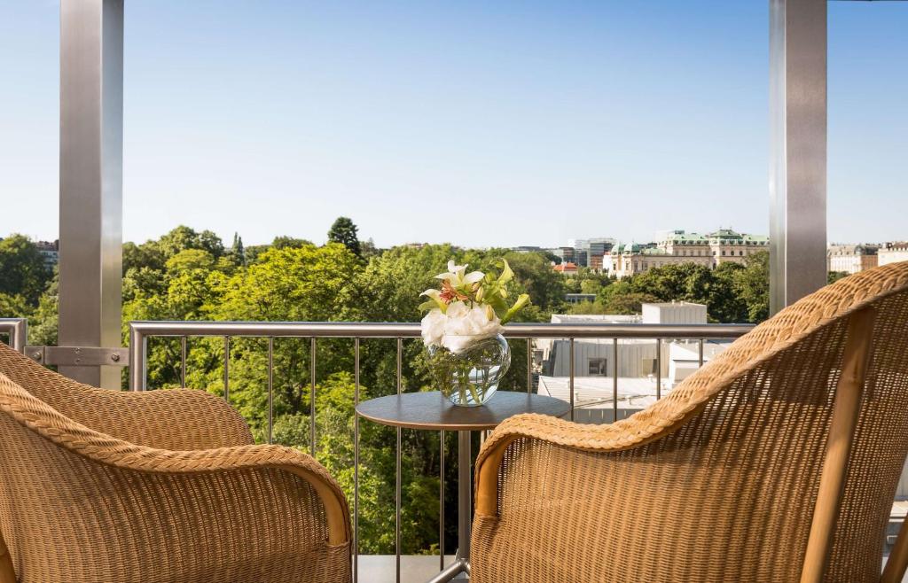 A balcony or terrace at Lindner Hotel Vienna Am Belvedere, part of JdV by Hyatt