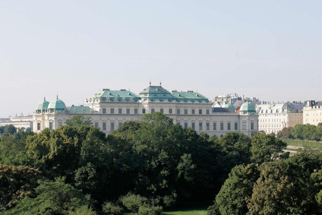 A local landmark close to a szállodákat