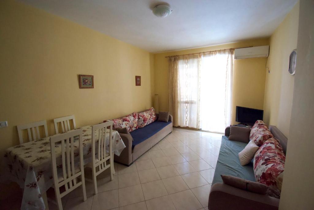 Petrela Golem Apartment - Image 2