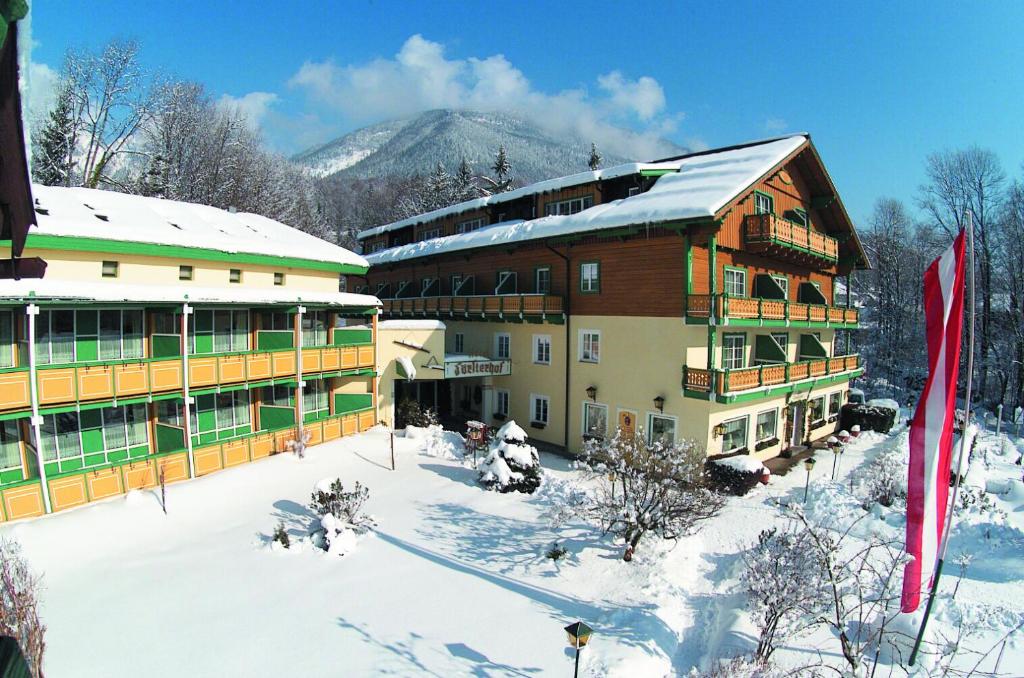Nespecifikovaný výhled na hory nebo výhled na hory při pohledu z hotelu