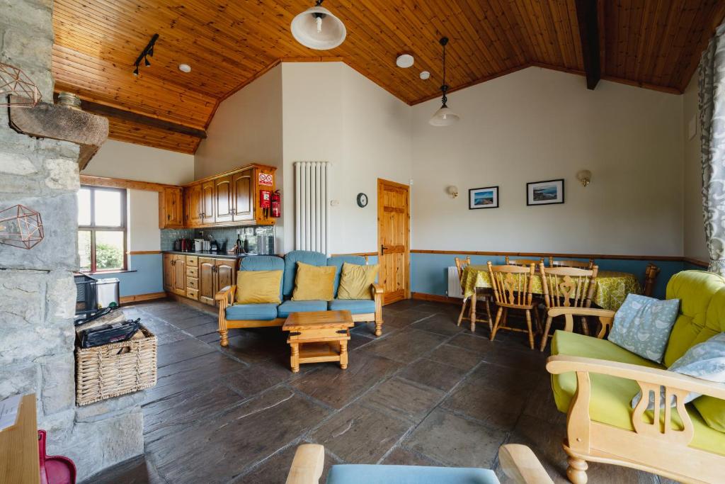 Posezení v ubytování Creevy Cottages