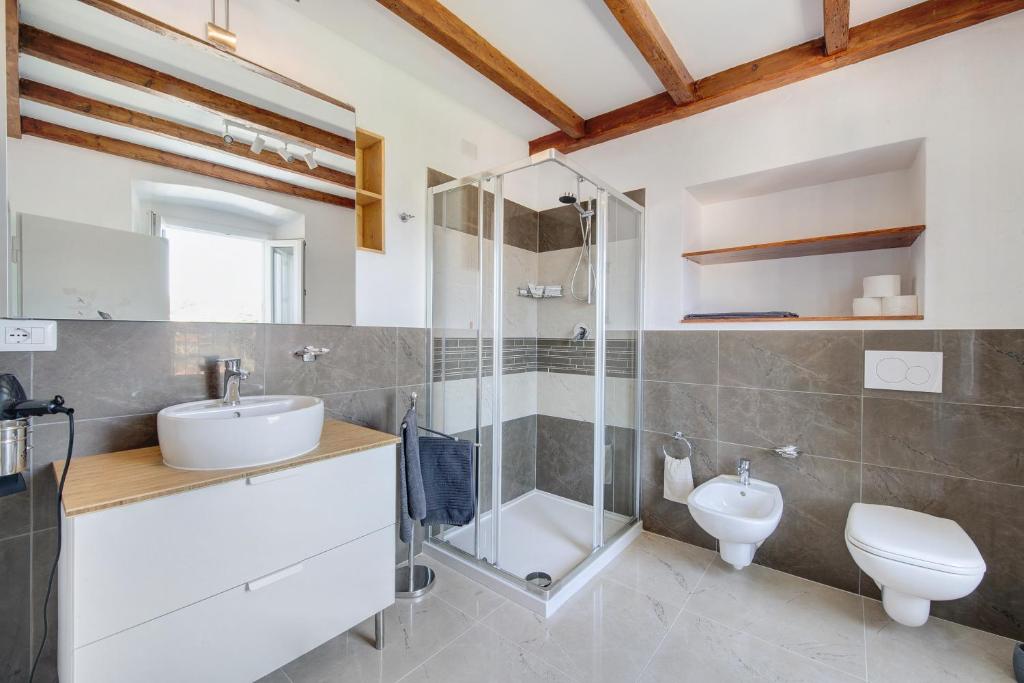 Ванна кімната в Taronico Apartments Duck