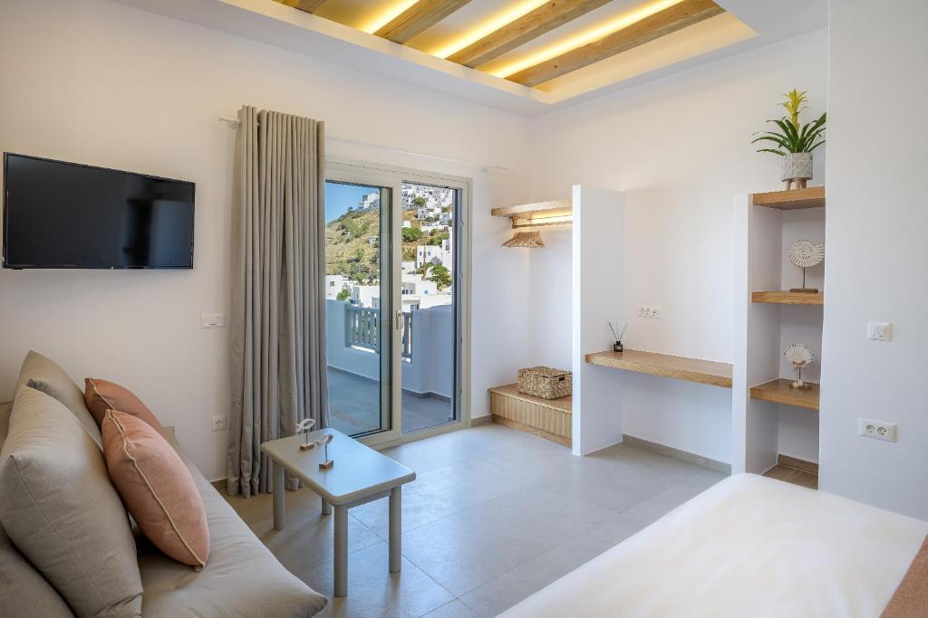 TV a/nebo společenská místnost v ubytování Vivere Luxury Suites