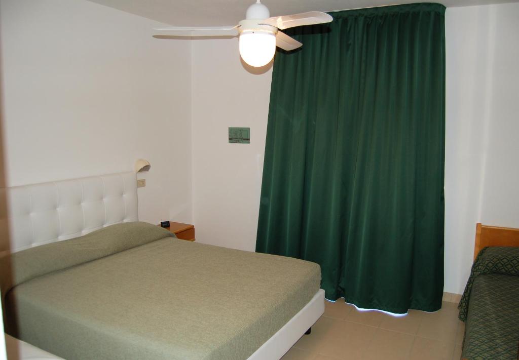 Postel nebo postele na pokoji v ubytování Hotel Matteo