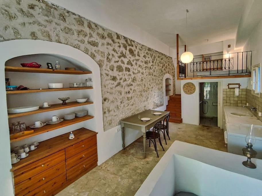 a kitchen with a bath tub and a dining room at Στούντιο σε πέτρινο σπίτι, κοντά σε παραλία in Kyparissia