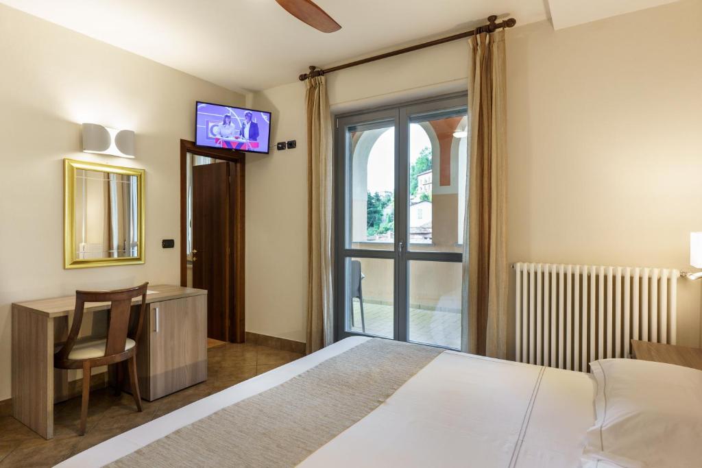 Postel nebo postele na pokoji v ubytování Hotel Il Grappolo D'Oro
