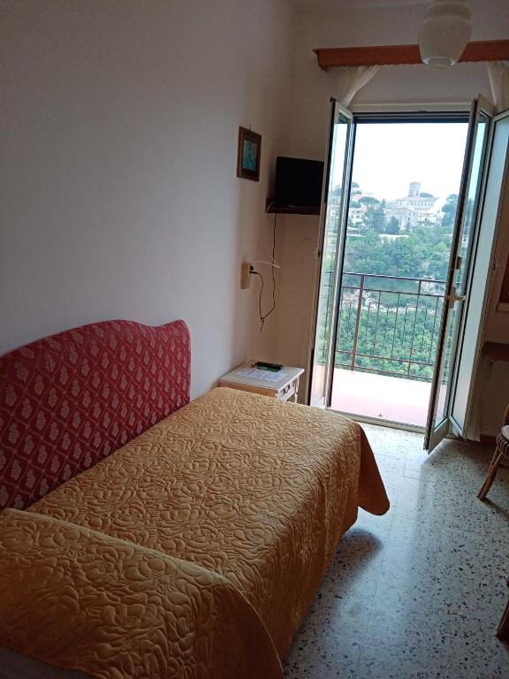 A bed or beds in a room at Albergo La Margherita