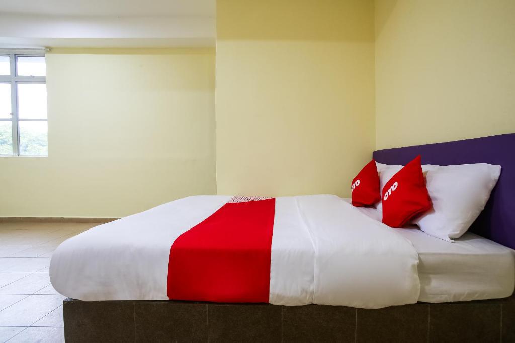 Postel nebo postele na pokoji v ubytování Happy Inn Hotel