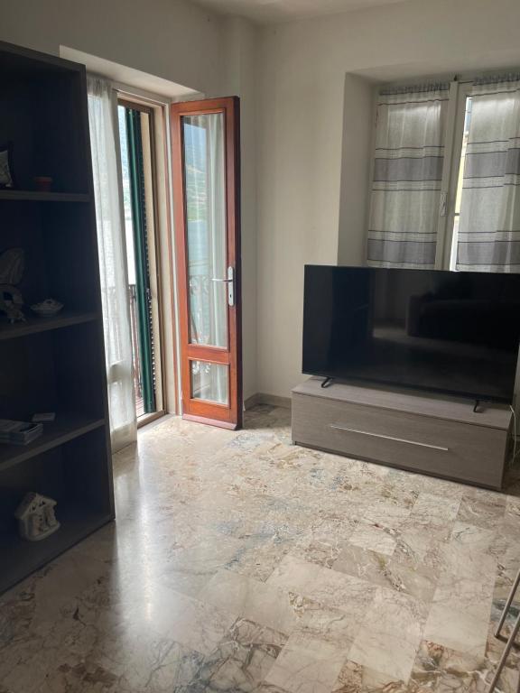TV a/nebo společenská místnost v ubytování L'Isola dei Sapori