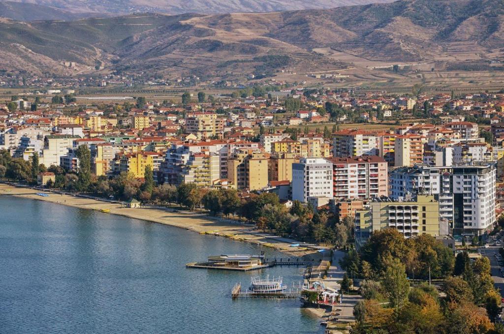 Swans flat in Pogradec, albania - Imazhi 5