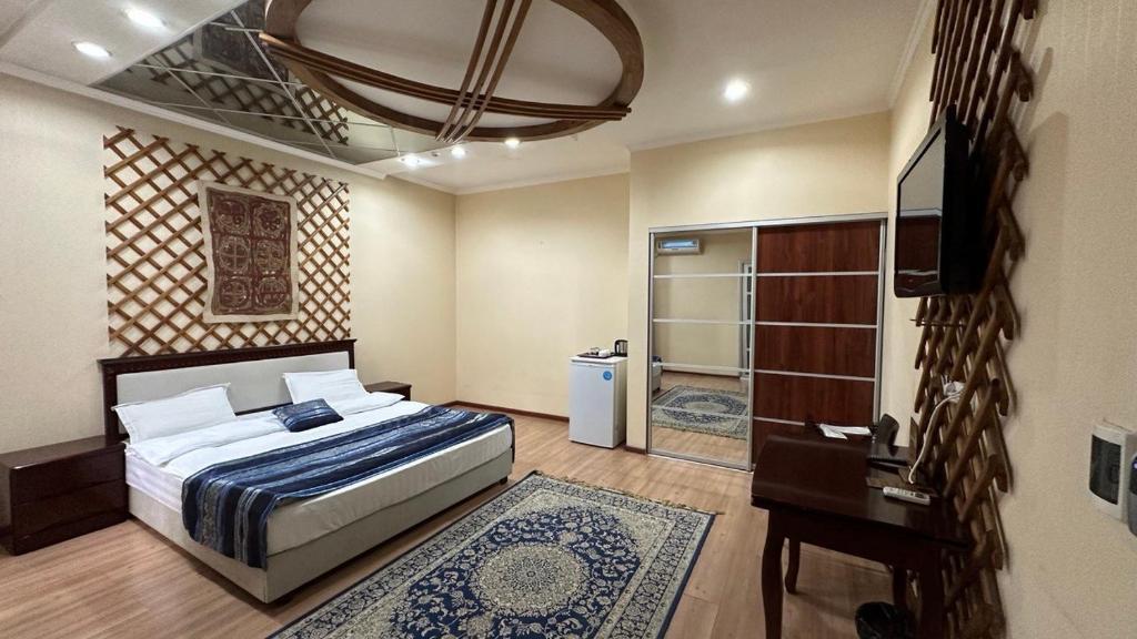 Tian-Shan Hotel - Standard Double Room