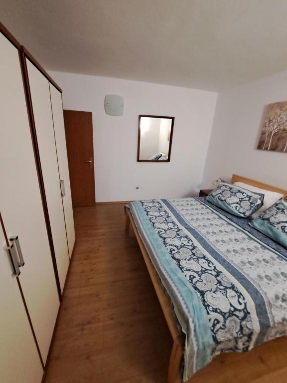Łóżko lub łóżka w pokoju w obiekcie Caveromane