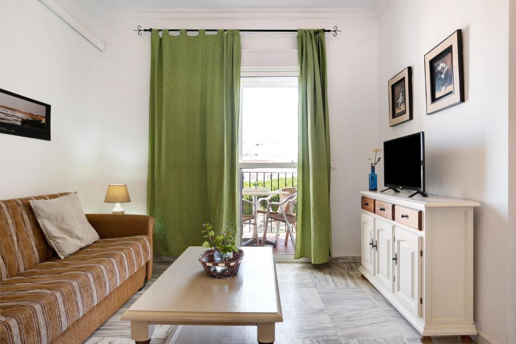 Televízia a/alebo spoločenská miestnosť v ubytovaní Apartamento Atlántico 102