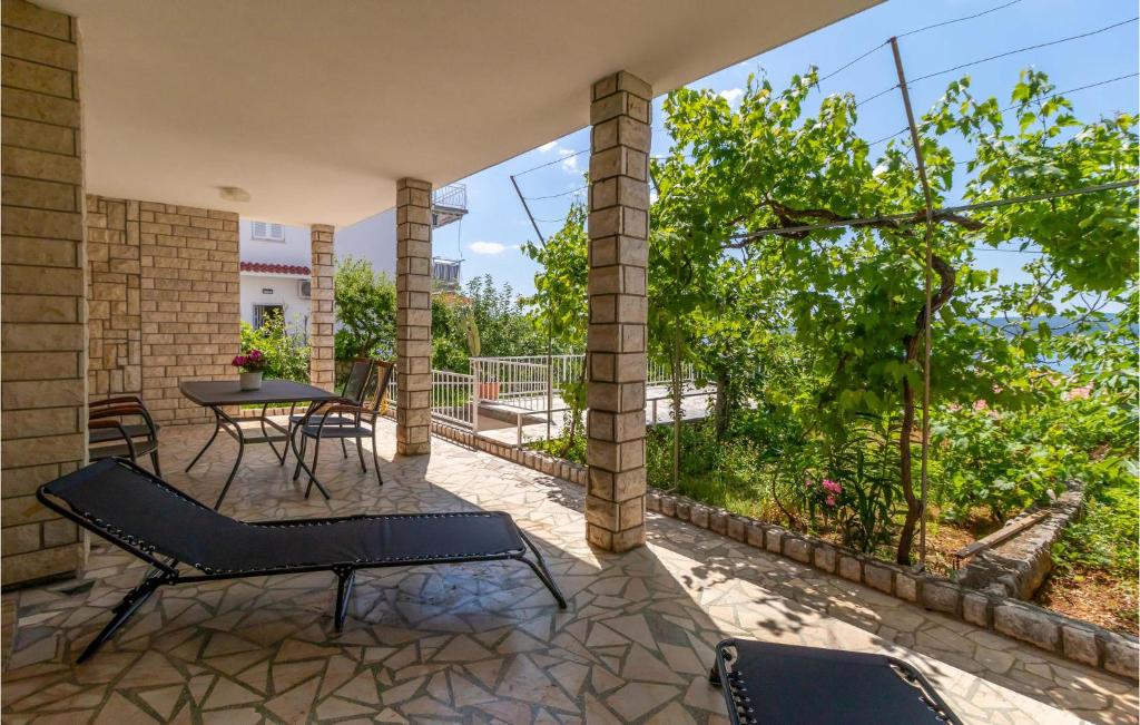 Beautiful Apartment In Dramalj With Wifi