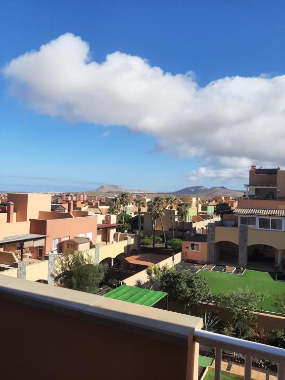 - Balcón con vistas a la ciudad en Casa Adele terraza del mar, en Corralejo