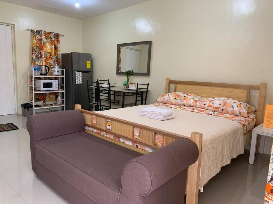 Kuchyň nebo kuchyňský kout v ubytování A comfy retreat in the heart of Orani, Bataan