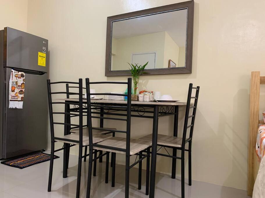 Kuchyň nebo kuchyňský kout v ubytování A comfy retreat in the heart of Orani, Bataan