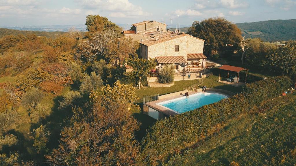 an aerial view of a house with a swimming pool at Holiday home Garetto Basso in Chianni