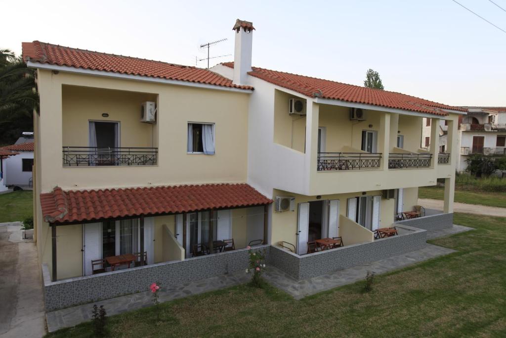 an aerial view of a house at Yiannis Studios in Troulos