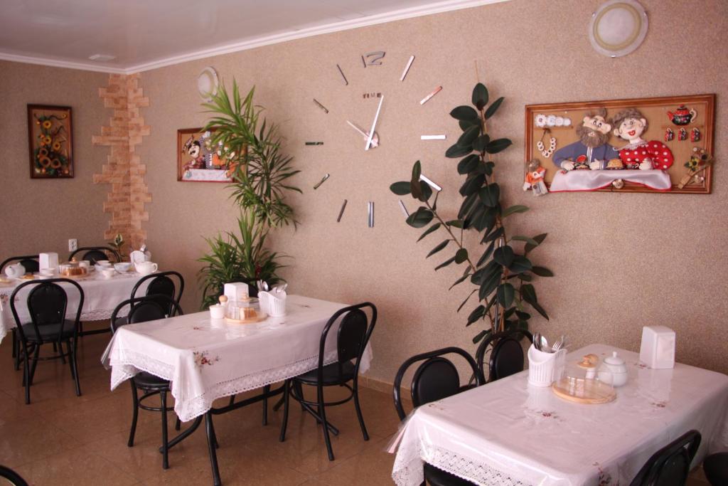 Restaurace v ubytování Гостевой дом Лабиринт