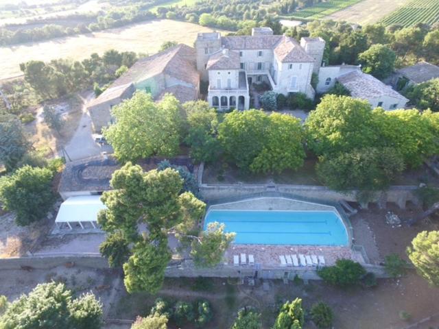 an aerial view of a large house with a swimming pool at château de Paulignan in Trausse