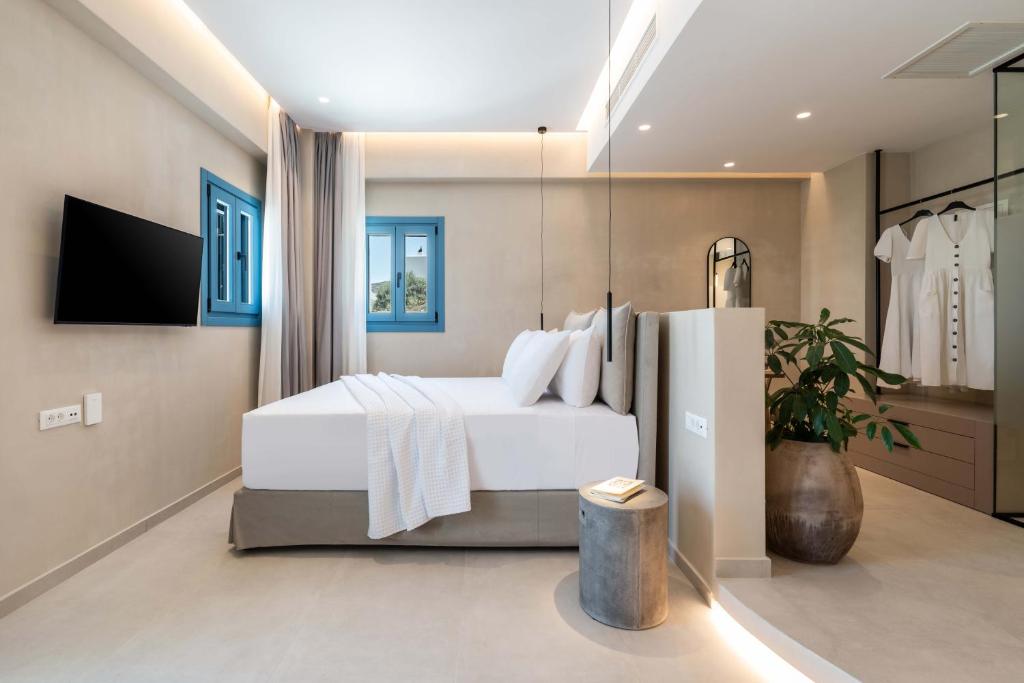 Postel nebo postele na pokoji v ubytování Aura Suites Paros