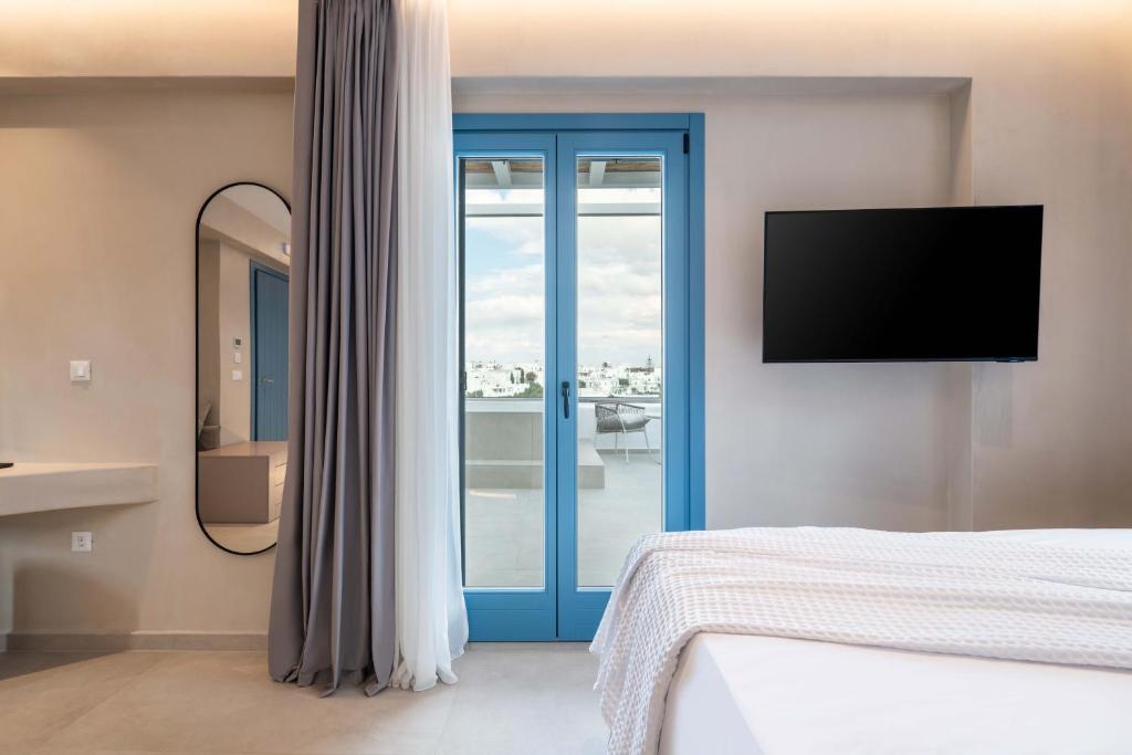 Postel nebo postele na pokoji v ubytování Aura Suites Paros