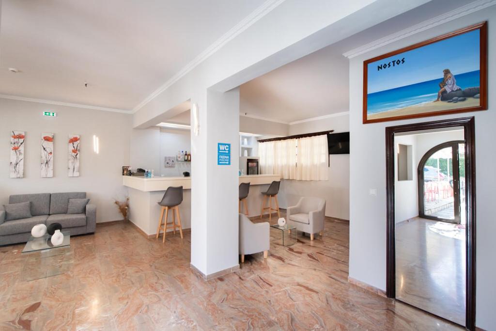 Kuchyň nebo kuchyňský kout v ubytování Hotel Nostos