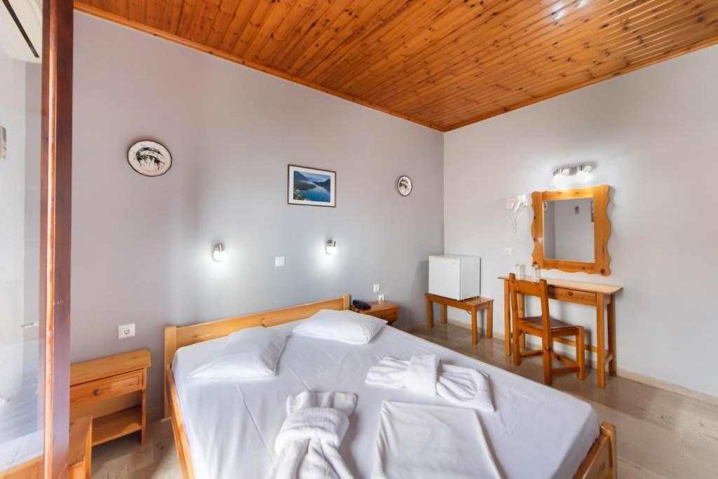 Postel nebo postele na pokoji v ubytování Hotel Nostos