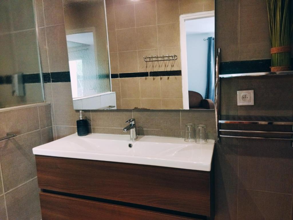 Kúpeľňa v ubytovaní Aur Blan - Chambres Le Somail