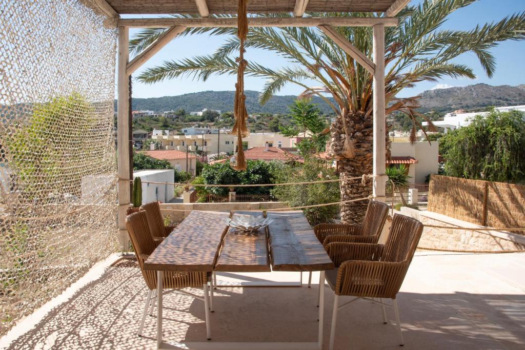 Balkón nebo terasa v ubytování TERRA E SOLE spa suite Aegina