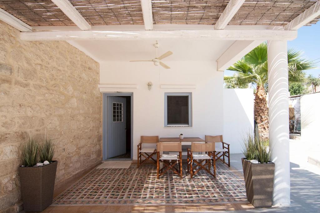 Balkón nebo terasa v ubytování TERRA E SOLE spa suite Aegina