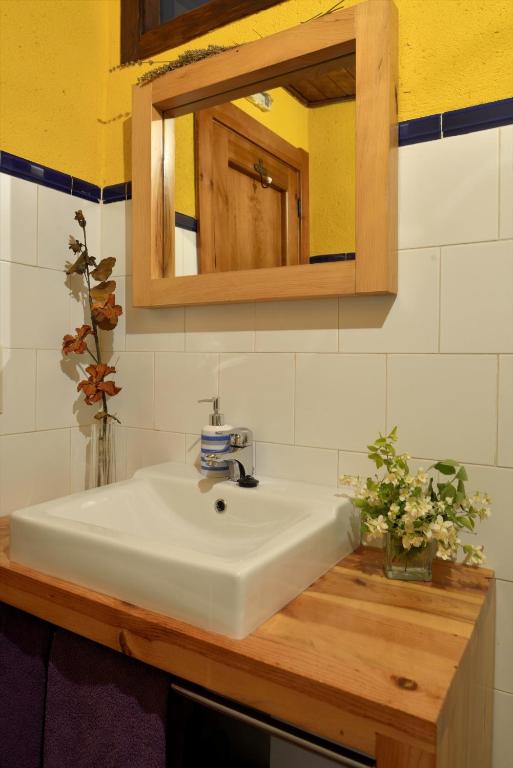 Koupelna v ubytování Casa Rural La Tahona
